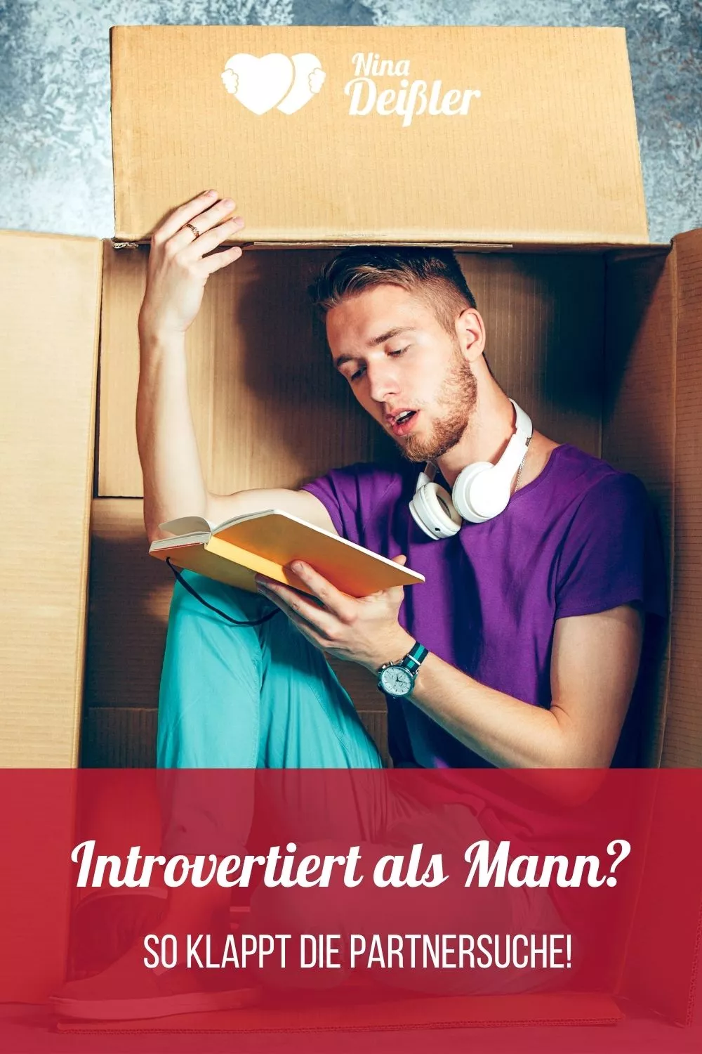 Ein interesse introvertierter mann zeigt wie Versteckt er